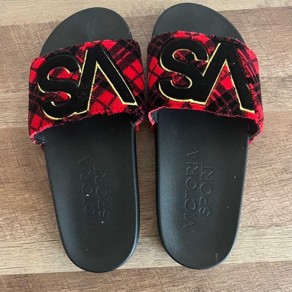 Victoria's Secret Sport Velvet Slide Red Black Plaid Sandals Size Medium - Picture 4 of 9